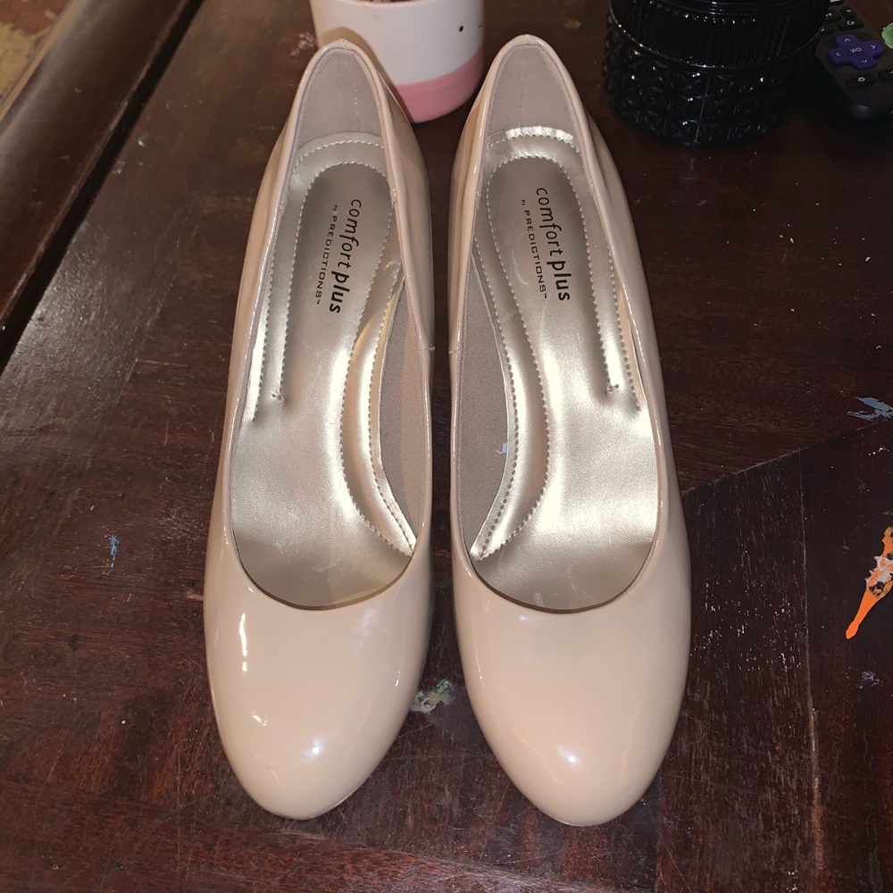 tan heels! - Picture 2 of 4